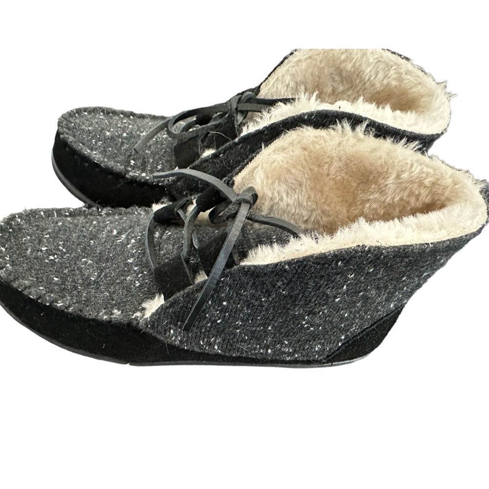 Minnetonka Ladies Torrey Lace Up Black Moccasin Booties Size 6
